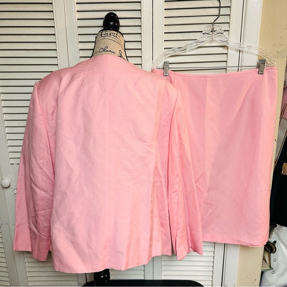 Mix By Tahari Arthur Levine Plus size skirt suit - Picture 3 of 4